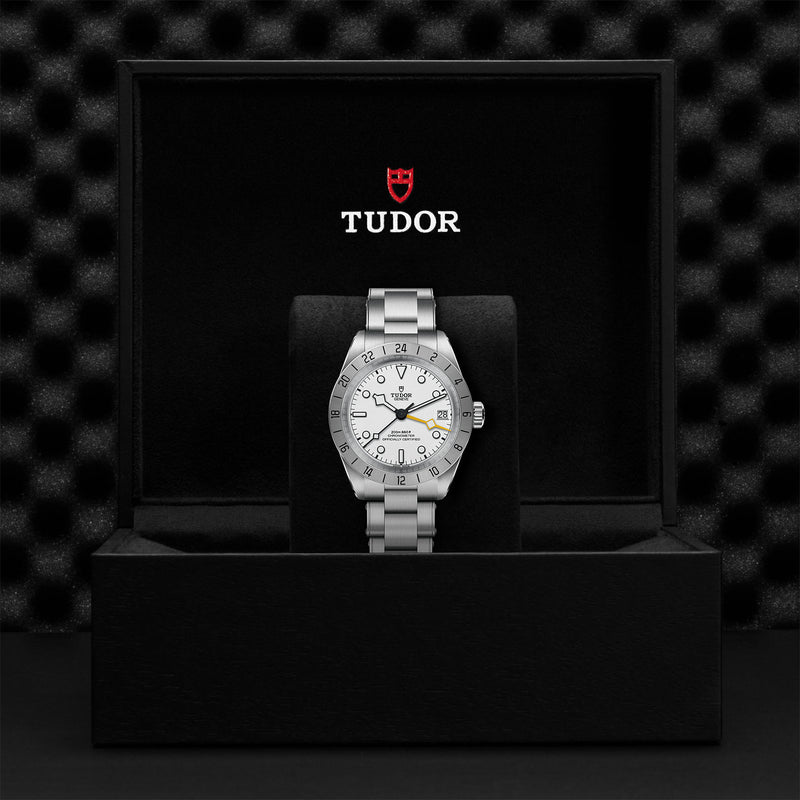 TUDOR Black Bay Pro