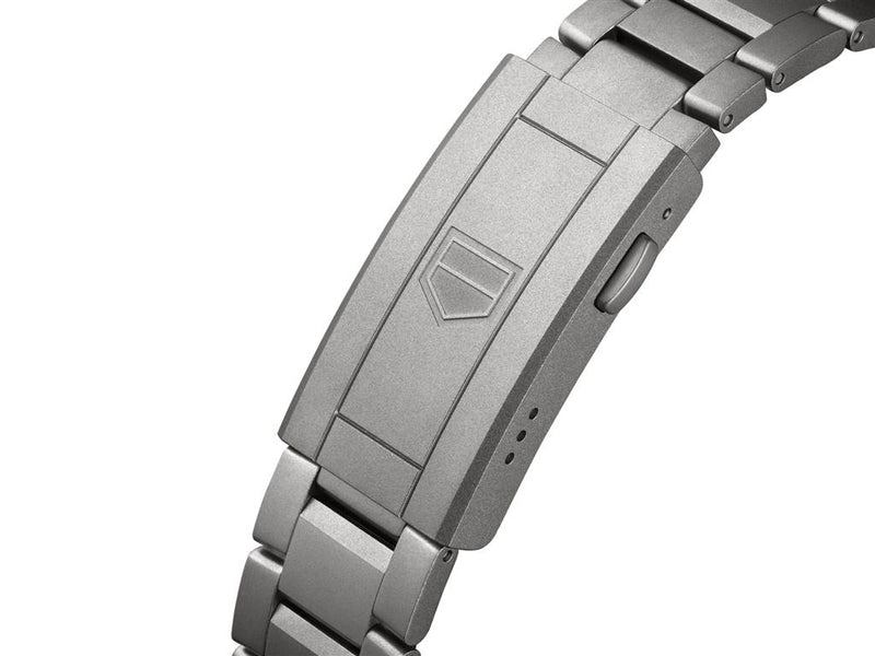 TAG Heuer Titanium Aquaracer Professional 200 Solargraph Watch