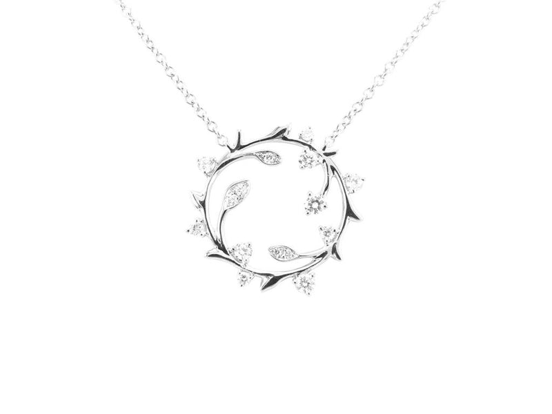 Davis Classics 14k White Gold Diamond Floral Circle Pendant Necklace